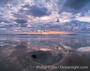 Beautiful sunset on Torrey Pines State Beach, Torrey Pines State Reserve, San Diego, California