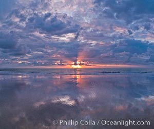 Beautiful sunset on Torrey Pines State Beach, Torrey Pines State Reserve, San Diego, California