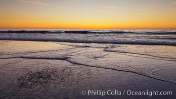 Beautiful sunset on Torrey Pines State Beach, Torrey Pines State Reserve, San Diego, California