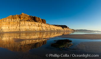 Beautiful sunset on Torrey Pines State Beach, Torrey Pines State Reserve, San Diego, California