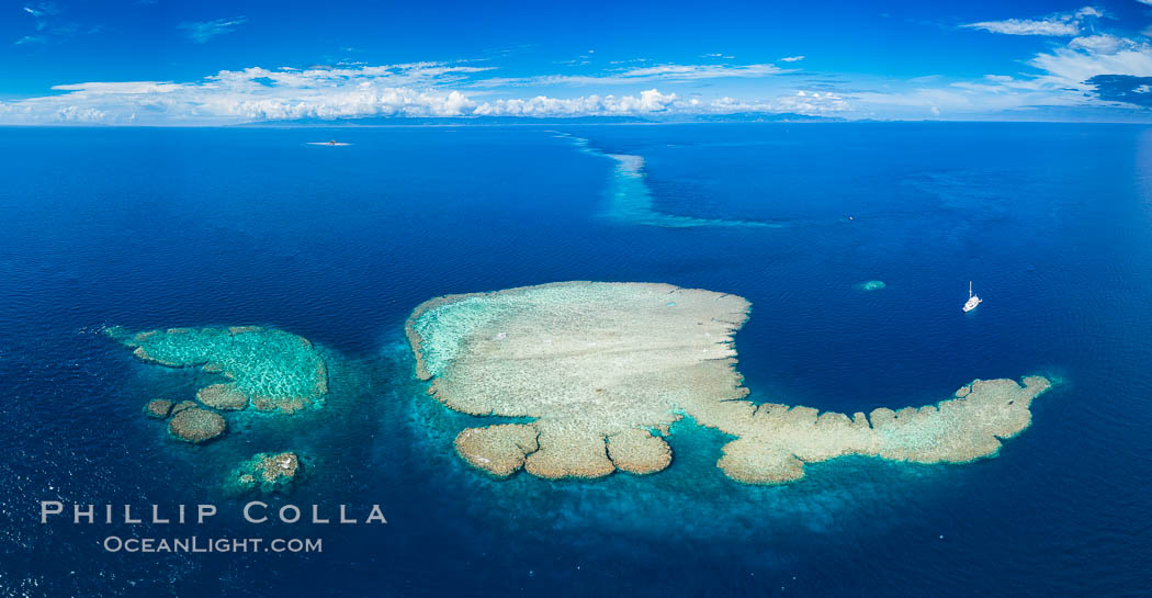 Aerial View of Vatu-i-Ra Coral Seascape, Fiji. Vatu I Ra Passage, Bligh Waters, Viti Levu Island, natural history stock photograph, photo id 34706