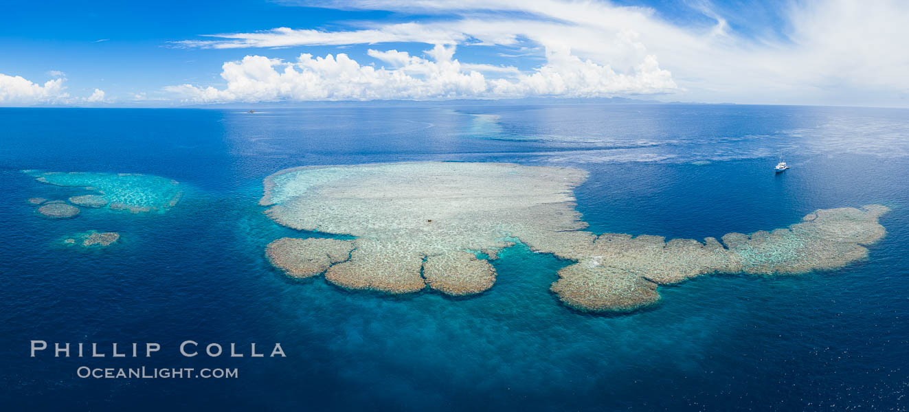 Aerial View of Vatu-i-Ra Coral Seascape, Fiji. Vatu I Ra Passage, Bligh Waters, Viti Levu Island, natural history stock photograph, photo id 34691