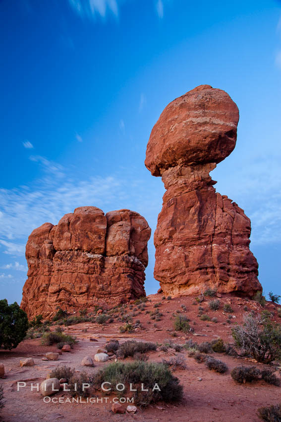 Balanced Rock, a narrow sandstone tower, appears poised to topple. Arches National Park, Utah, USA, natural history stock photograph, photo id 27836