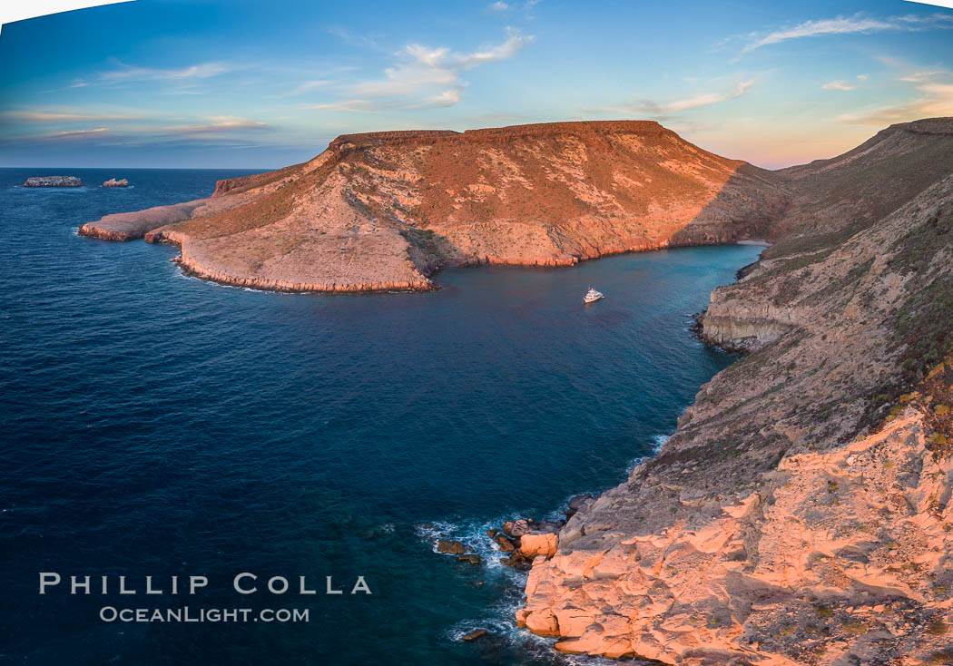 Boat Ambar, Ensenada el Embudo, Isla Partida, Sea of Cortez, Aerial Photo. Baja California, Mexico, natural history stock photograph, photo id 32452