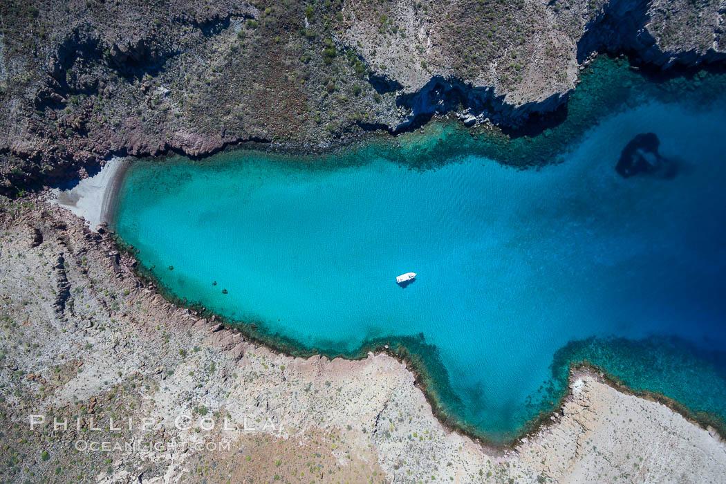 Boat Ambar III in Ensenada el Embudo, Isla Partida, Sea of Cortez. Baja California, Mexico, natural history stock photograph, photo id 32392