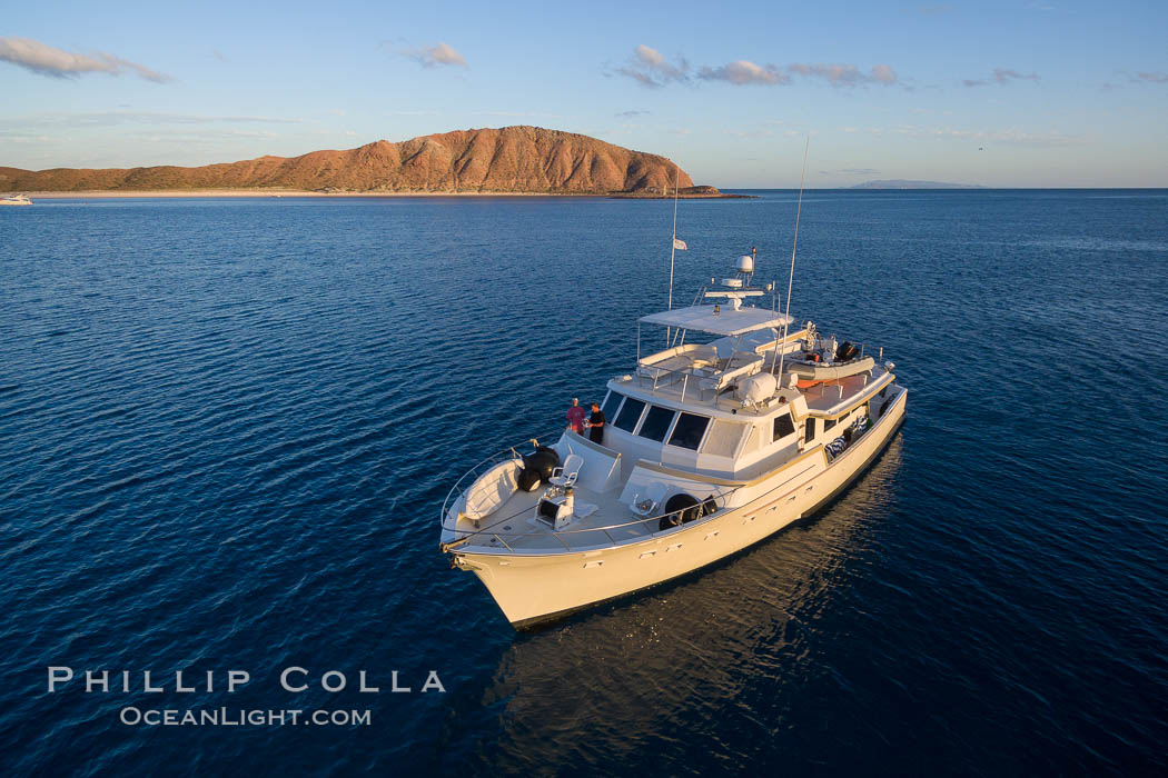 Boat Ambar III near Isla San Francisquito, Sea of Cortez. Baja California, Mexico, natural history stock photograph, photo id 32442