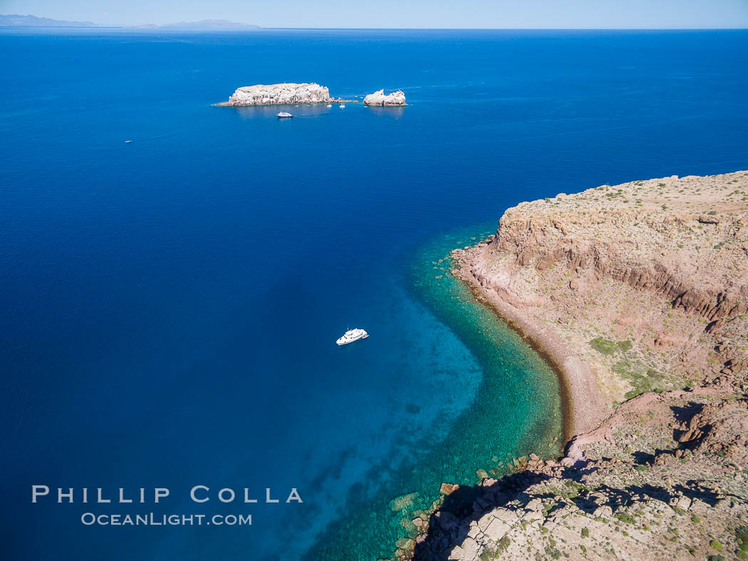 Boat Ambar III at Punta Maru, Isla Partida, Sea of Cortez. Baja California, Mexico, natural history stock photograph, photo id 32394