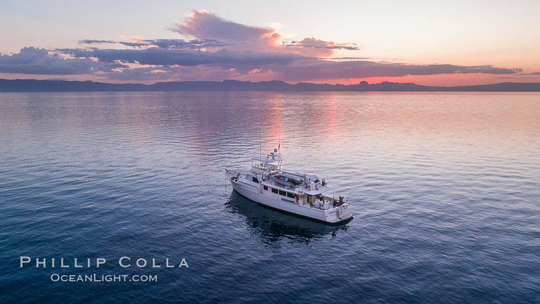 Boat Ambar III, Sea of Cortez. Baja California, Mexico, natural history stock photograph, photo id 37358