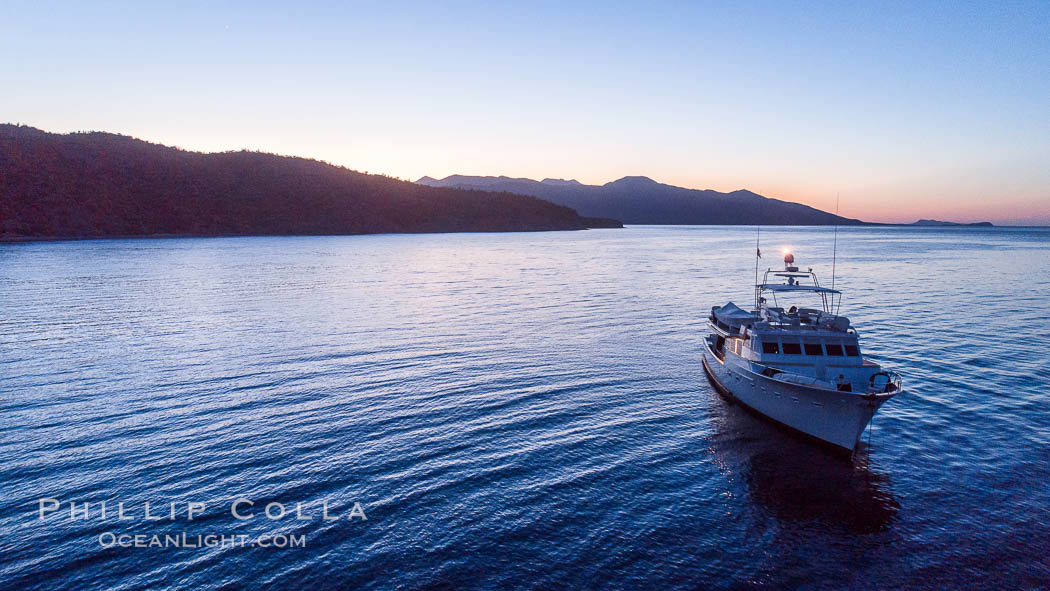 Boat Ambar III, Sea of Cortez. Baja California, Mexico, natural history stock photograph, photo id 37344