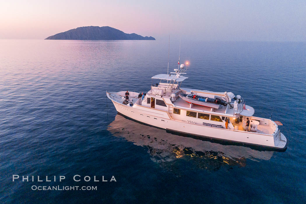 Boat Ambar III, Sea of Cortez. Baja California, Mexico, natural history stock photograph, photo id 37359