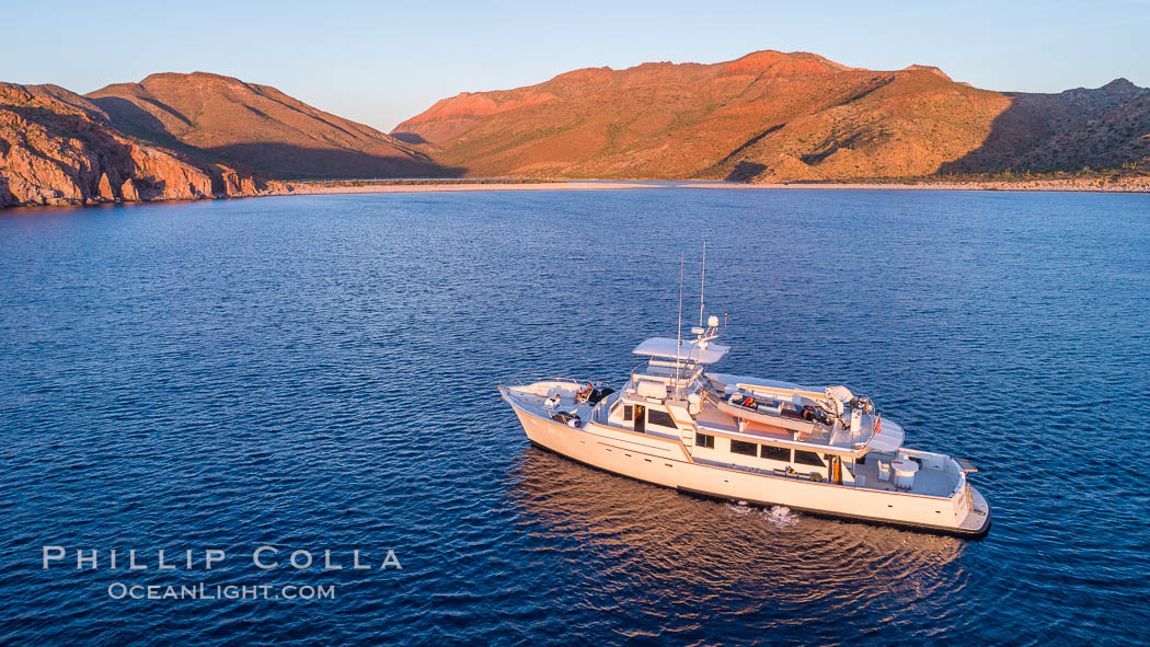 Boat Ambar, Isla Espiritu Santo, Sunrise. Baja California, Mexico, natural history stock photograph, photo id 33822