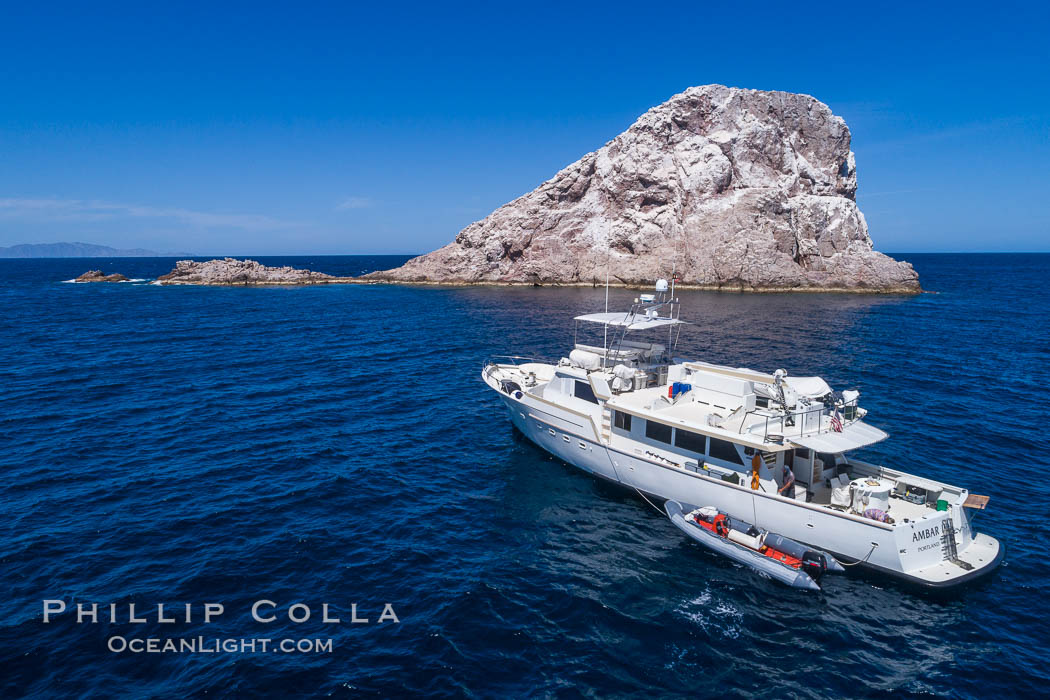 Boat Ambar at Isla Las Animas, aerial photo, Sea of Cortez. Baja California, Mexico, natural history stock photograph, photo id 33670