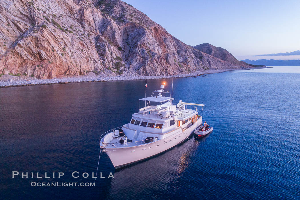 Boat Ambar at Isla San Diego, Aerial View, Sea of Cortez. Baja California, Mexico, natural history stock photograph, photo id 33580