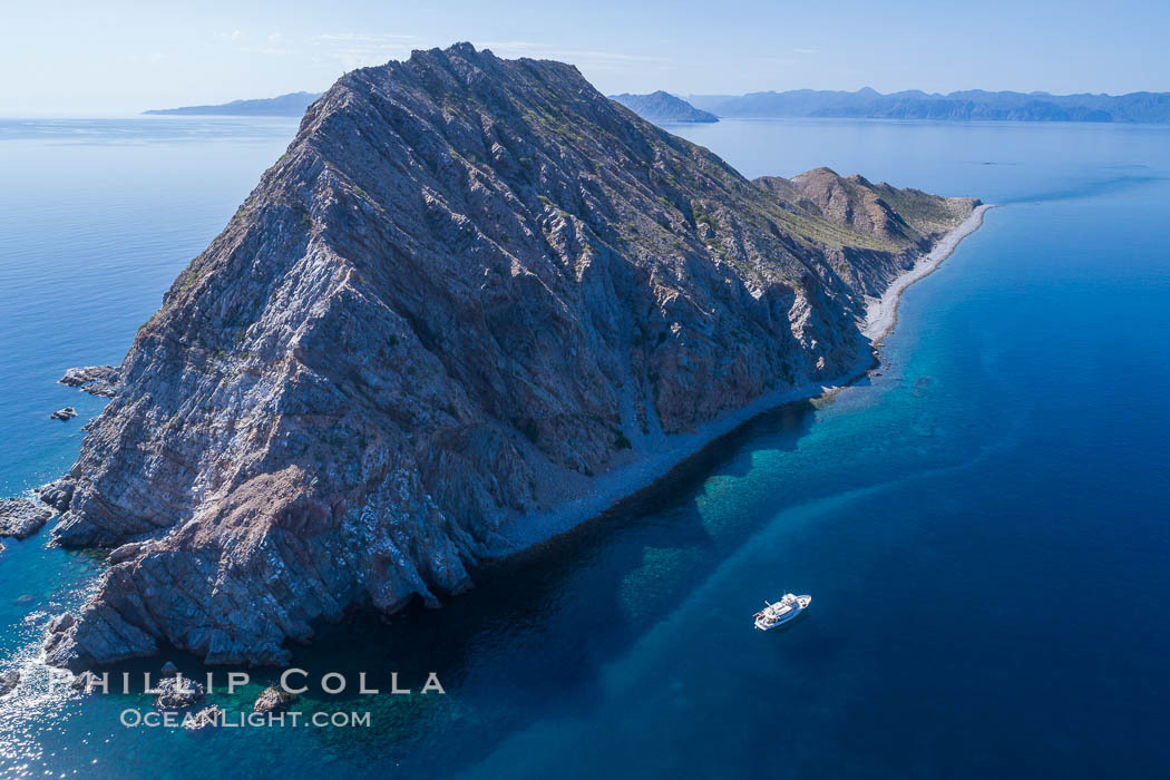 Boat Ambar at Isla San Diego, Aerial View, Sea of Cortez. Baja California, Mexico, natural history stock photograph, photo id 33539