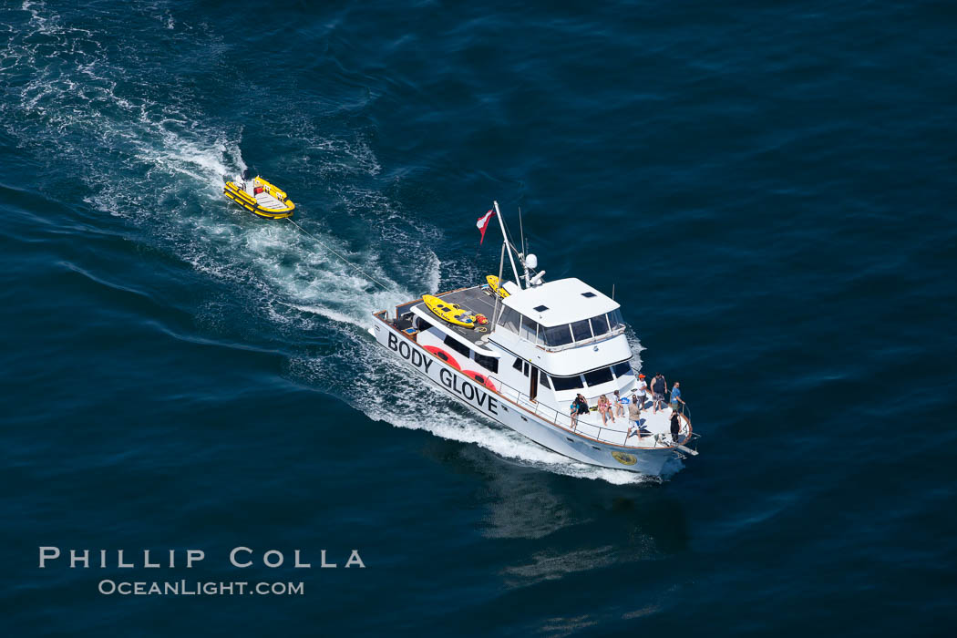 Body Glove boat motoring over the ocean. Redondo Beach, California, USA, natural history stock photograph, photo id 26032