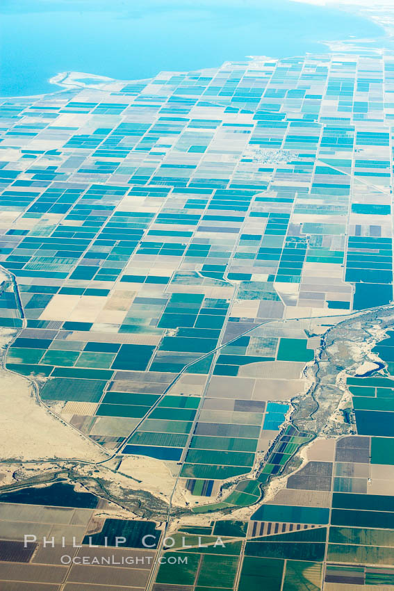 Brawley (right), Westmorland (center) and Salton Sea (top), farms, Imperial County. California, USA, natural history stock photograph, photo id 22136