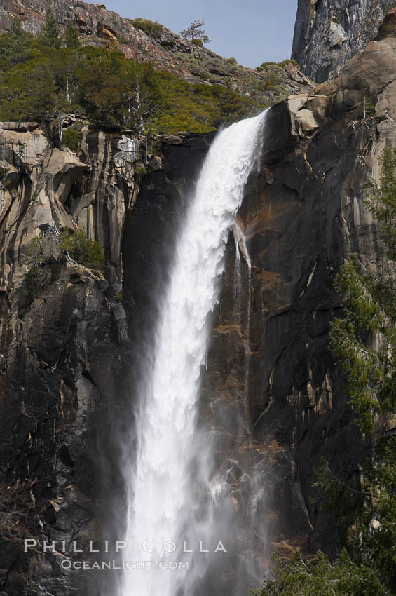 Bridalveil Falls plummets 620 feet (200m).  Yosemite Valley. Yosemite National Park, California, USA, natural history stock photograph, photo id 16078