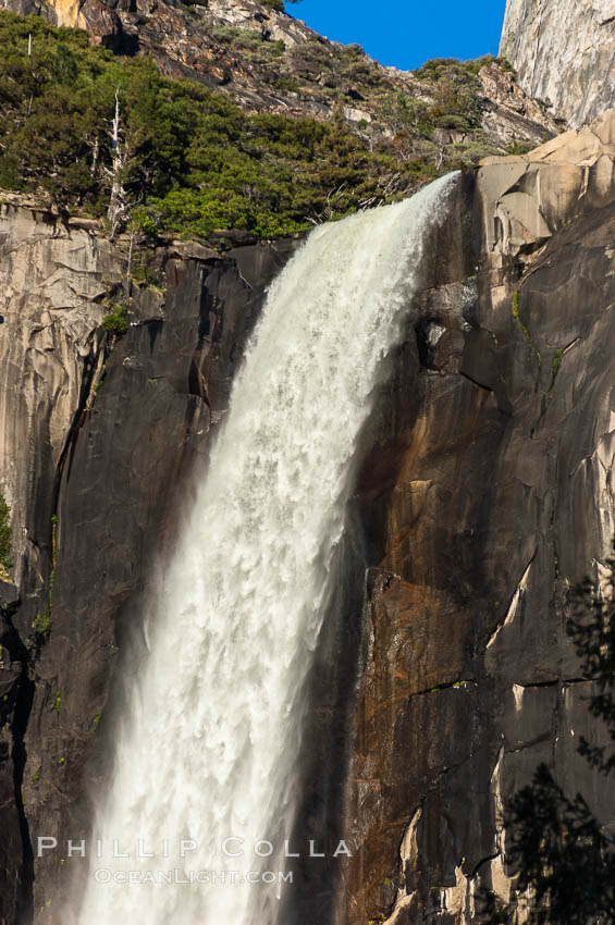 Bridalveil Falls in Yosemite drops 620 feet (188 m) from a hanging valley to the floor of Yosemite Valley. Yosemite National Park, California, USA, natural history stock photograph, photo id 07140
