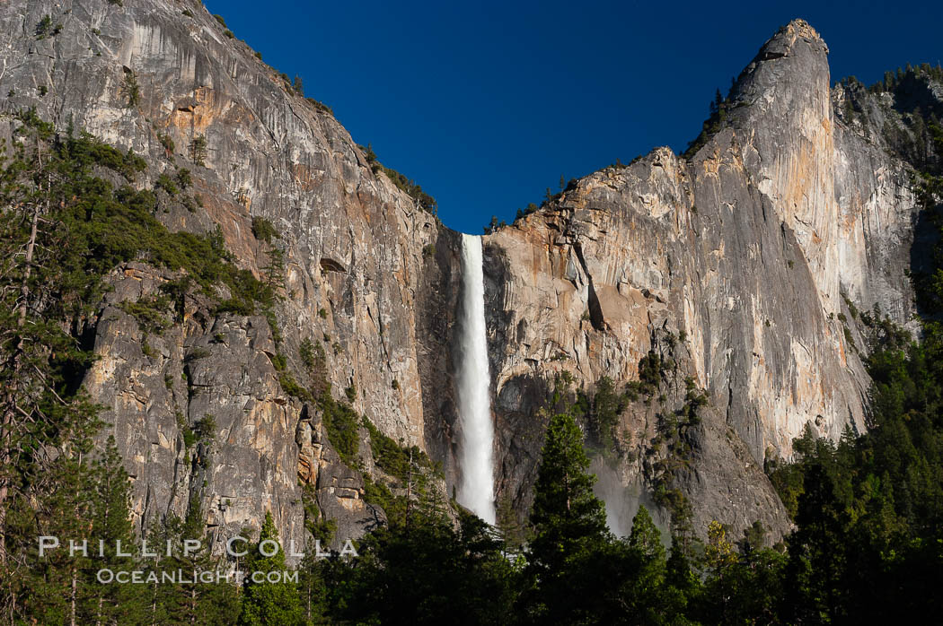 Bridalveil Falls in Yosemite drops 620 feet (188 m) from a hanging valley to the floor of Yosemite Valley. Yosemite National Park, California, USA, natural history stock photograph, photo id 07149