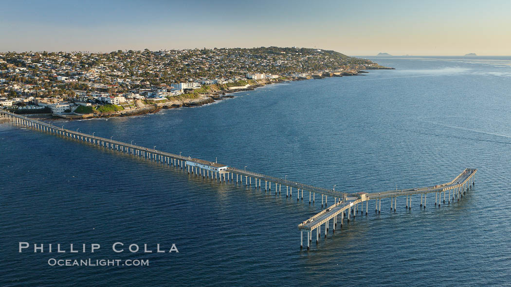 Ocean Beach Pier, also known as the OB Pier or Ocean Beach Municipal Pier, is the longest concrete pier on the West Coast measuring 1971 feet (601 m) long.  Sunset Cliffs and Point Loma extend off to the south. San Diego, California, USA, natural history stock photograph, photo id 22304