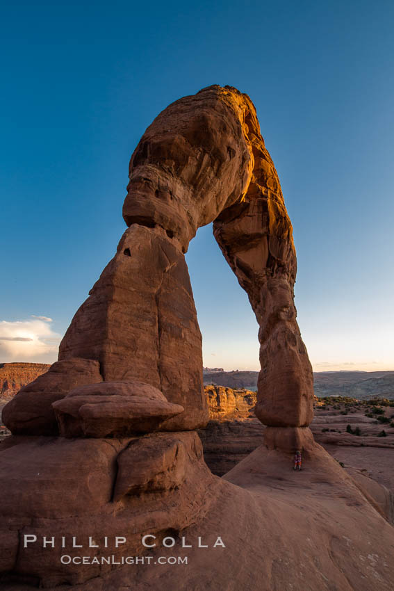 Delicate Arch at sunset. Arches National Park, Utah, USA, natural history stock photograph, photo id 27864