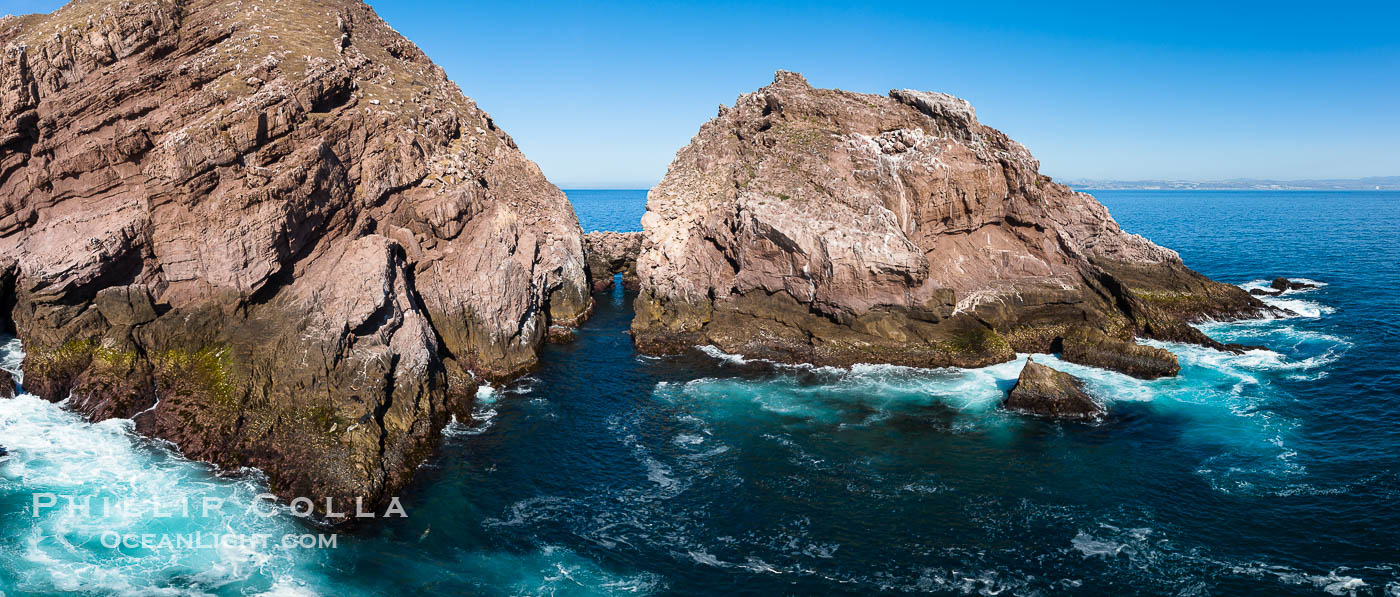 The Famed Keyhole at North Coronado Island, Mexico. The Keyhole is an underwater channel that passes below a natural stone arch which is exposed or underwater depending on the tides and waves. Coronado Islands (Islas Coronado), Baja California, natural history stock photograph, photo id 39991