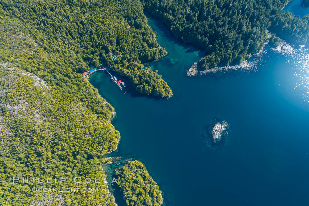 Gods Pocket Resort, on Hurst Island, part of Gods Pocket Provincial Park, aerial photo. British Columbia, Canada, natural history stock photograph, photo id 34477