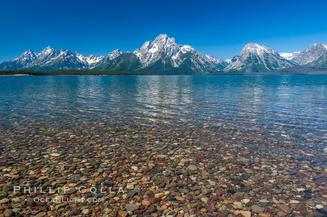 Rocky shallows in Jackson Lake with Mount Moran in the background. Grand Teton National Park, Wyoming, USA, natural history stock photograph, photo id 07409