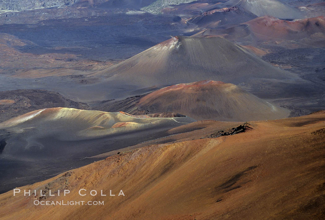 Haleakala volcano crater. Maui, Hawaii, USA, natural history stock photograph, photo id 05594