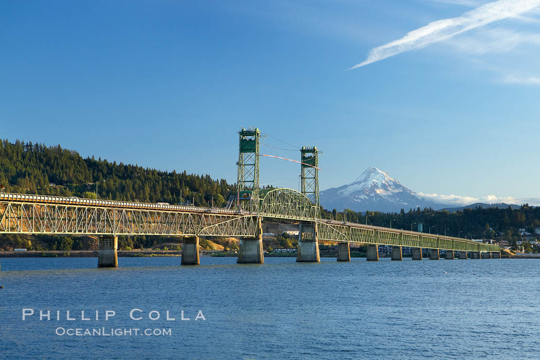 The Hood River Bridge is a truss bridge with a vertical lift that spans the Columbia River between Hood River, Oregon and White Salmon, Washington.  The bridge is currently the second oldest road bridge across the Columbia between Washington and Oregon. It was built by the Oregon-Washington Bridge Company and opened on December 9, 1924. The original name was the Waucoma Interstate Bridge. USA, natural history stock photograph, photo id 19369