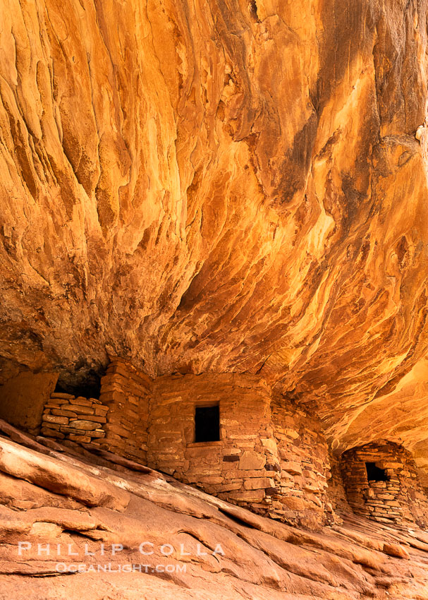 House on Fire Ruin in Mule Canyon, Utah. Part of the Bears Ears National Monument, House on Fire Ruin is an ancestral Puebloan ruin that appears to burst into flames when reflected sunlight hits the ceiling above the ruin. USA, natural history stock photograph, photo id 39372