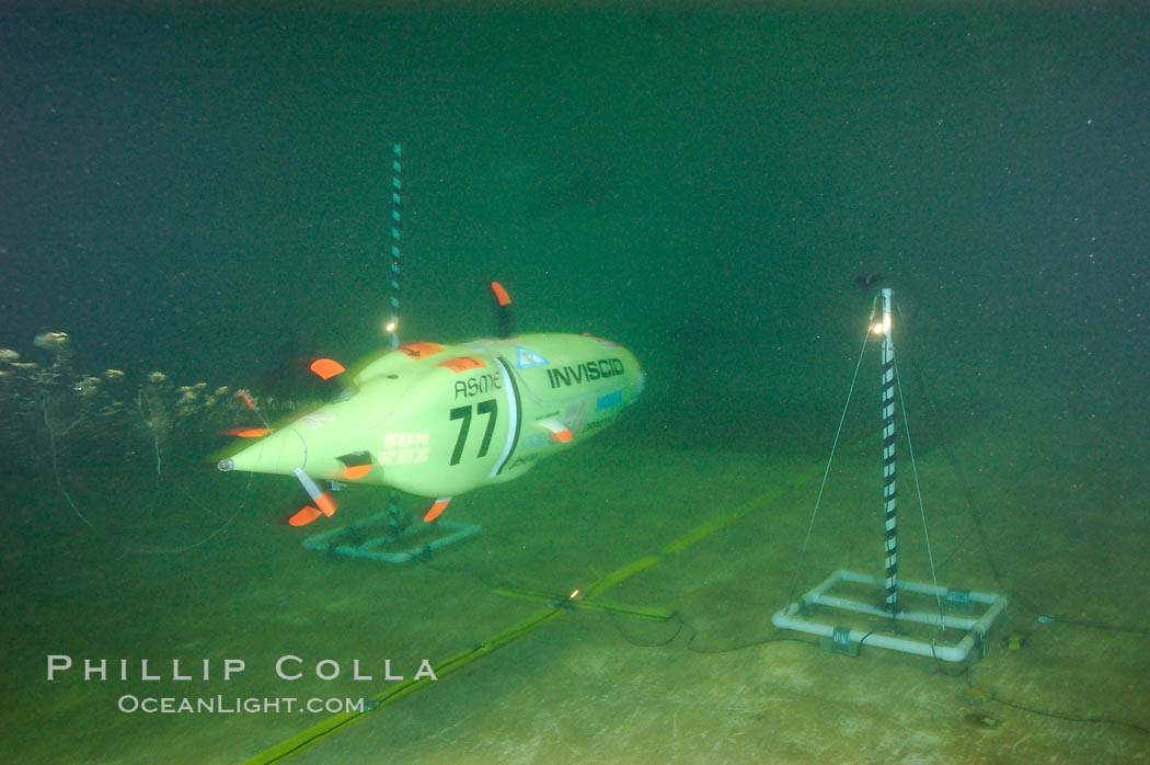 A human-powered submarine passes through an underwater electronic timing gate that will measure the speed of the sub, designed, built and operated by University of California San Diego engineering students. Offshore Model Basin, Escondido, USA, natural history stock photograph, photo id 09778