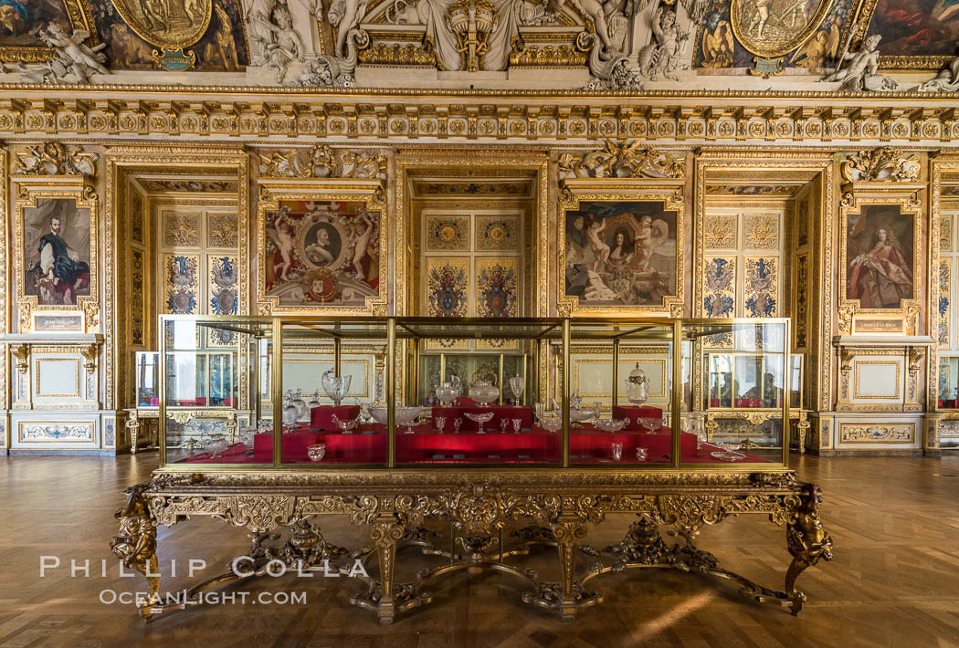 Inside the Louvre Museum, Paris. Musee du Louvre, France, natural history stock photograph, photo id 28042