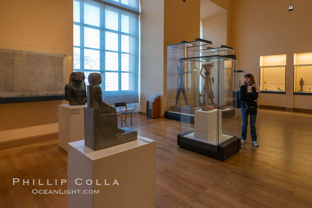 Inside the Louvre Museum, Paris. Musee du Louvre, France, natural history stock photograph, photo id 28059