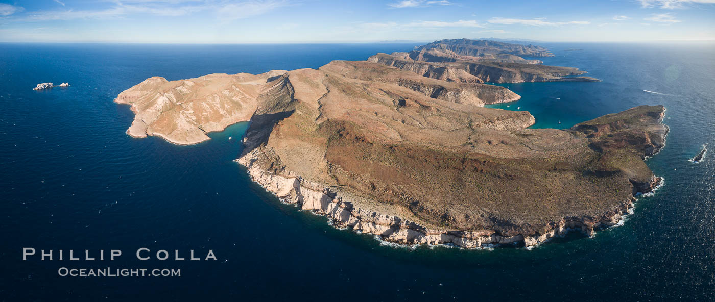 Isla Partida Aerial Photo, Playa Embudo and Los Islotes (left), Ensenada Grande (right), Sea of Cortez. Baja California, Mexico, natural history stock photograph, photo id 32450