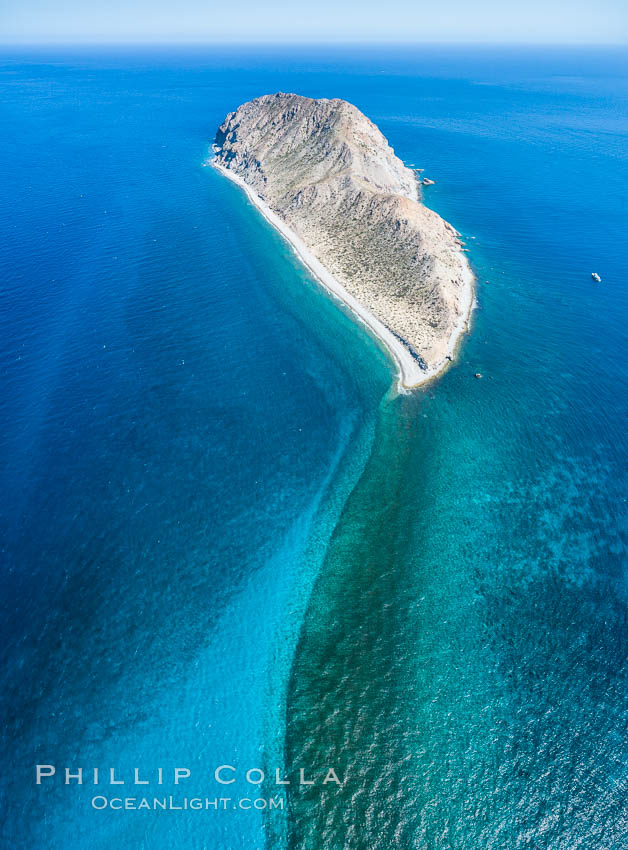 Isla San Diego and Coral Reef, reef extends from Isla San Diego to Isla San Jose,  aerial photo, Sea of Cortez, Baja California. Mexico, natural history stock photograph, photo id 33598