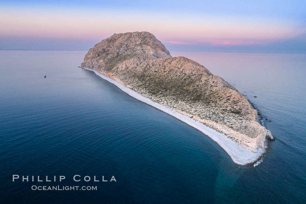 Isla San Diego and Coral Reef, reef extends from Isla San Diego to Isla San Jose,  aerial photo, Sea of Cortez, Baja California. Mexico, natural history stock photograph, photo id 37360