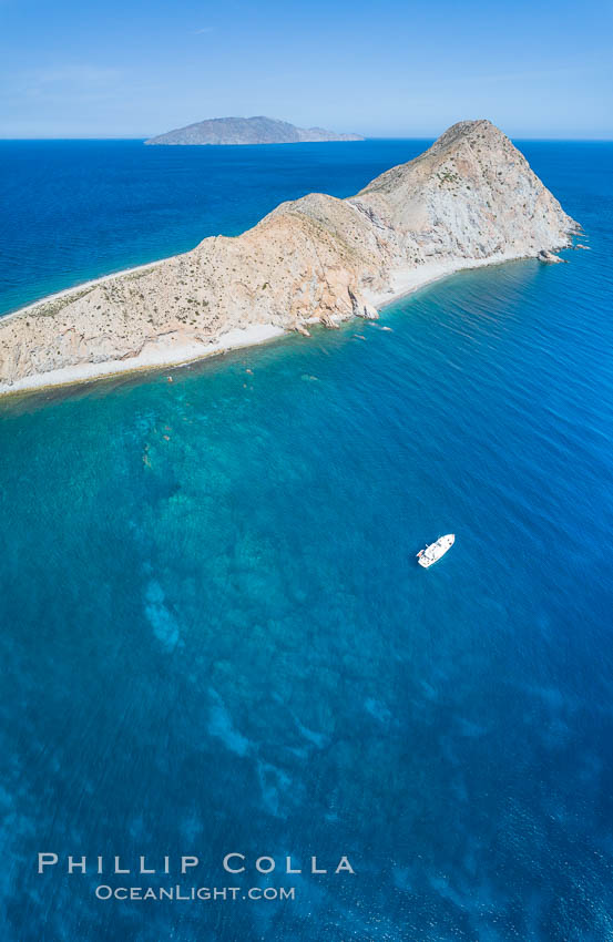 Isla San Diego and Coral Reef, reef extends from Isla San Diego to Isla San Jose,  aerial photo, Sea of Cortez, Baja California. Mexico, natural history stock photograph, photo id 33599