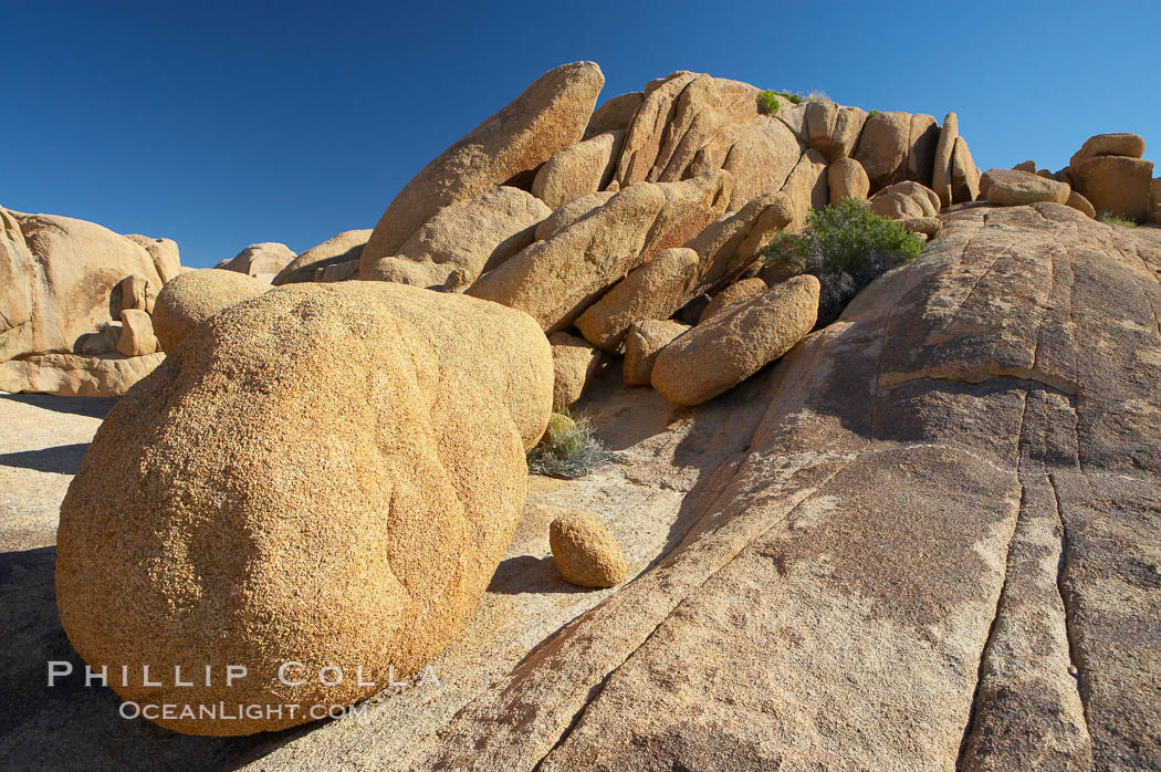 Joints and bolders in the rock formations of Joshua Tree National Park. California, USA, natural history stock photograph, photo id 11976