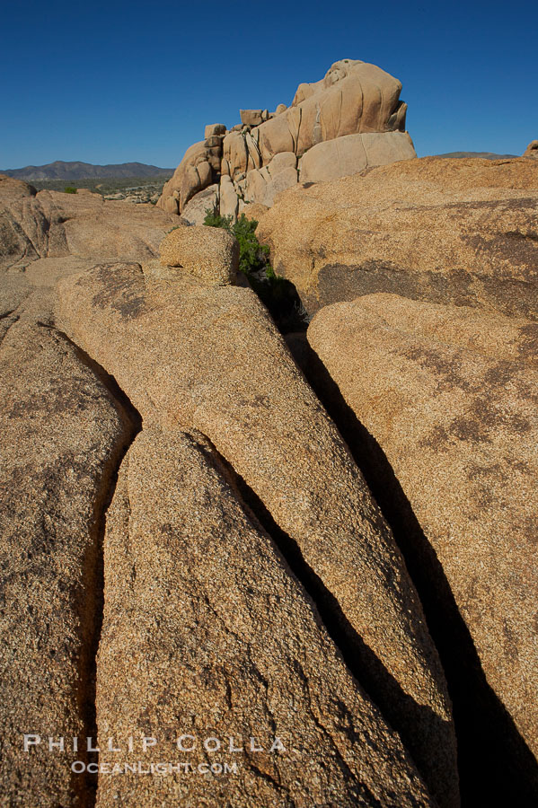 Joints and bolders in the rock formations of Joshua Tree National Park., natural history stock photograph, photo id 11975