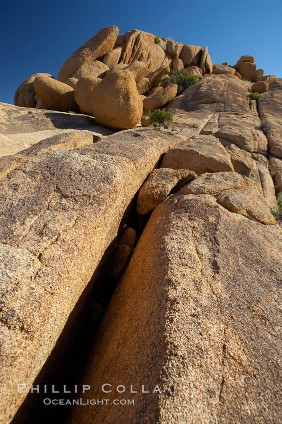 Joints and bolders in the rock formations of Joshua Tree National Park. California, USA, natural history stock photograph, photo id 11977