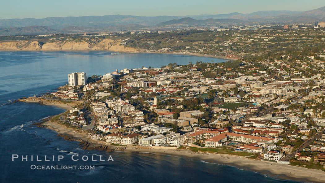 The La Jolla Coast, sometimes referred to as the Riviera of San Diego, is some of the most beautiful residental coastline in all of Southern California. USA, natural history stock photograph, photo id 22314