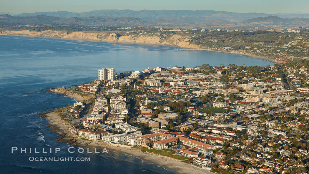 The La Jolla Coast, sometimes referred to as the Riviera of San Diego, is some of the most beautiful residental coastline in all of Southern California. USA, natural history stock photograph, photo id 22380