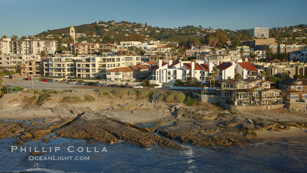 The La Jolla Coast, sometimes referred to as the Riviera of San Diego, is some of the most beautiful residental coastline in all of Southern California. USA, natural history stock photograph, photo id 22396