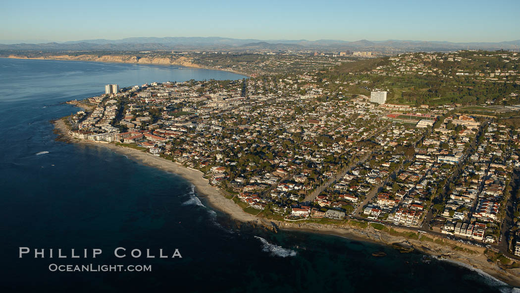 The La Jolla Coast, sometimes referred to as the Riviera of San Diego, is some of the most beautiful residental coastline in all of Southern California. USA, natural history stock photograph, photo id 22371