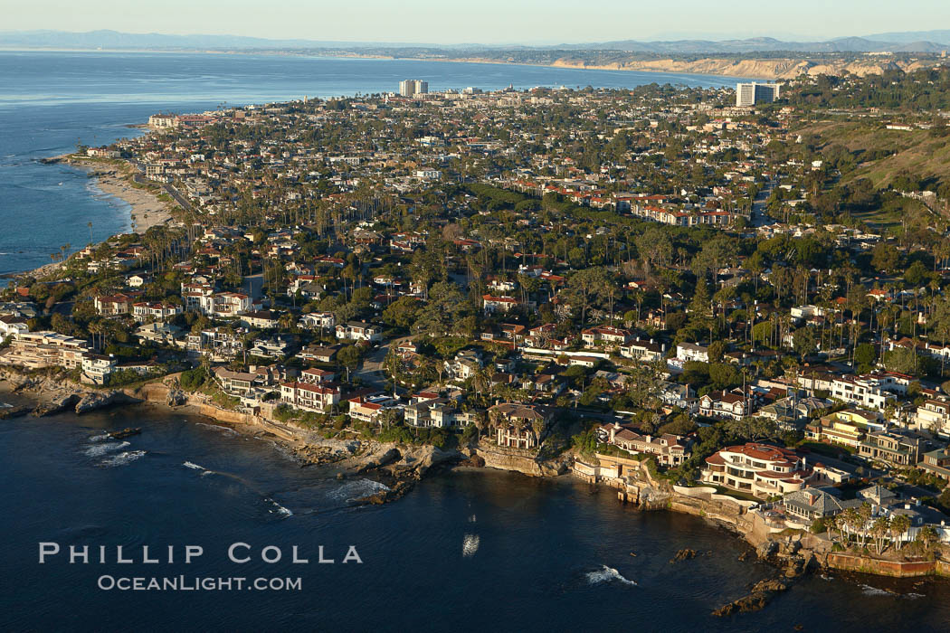 The La Jolla Coast, sometimes referred to as the Riviera of San Diego, is some of the most beautiful residental coastline in all of Southern California. USA, natural history stock photograph, photo id 22397