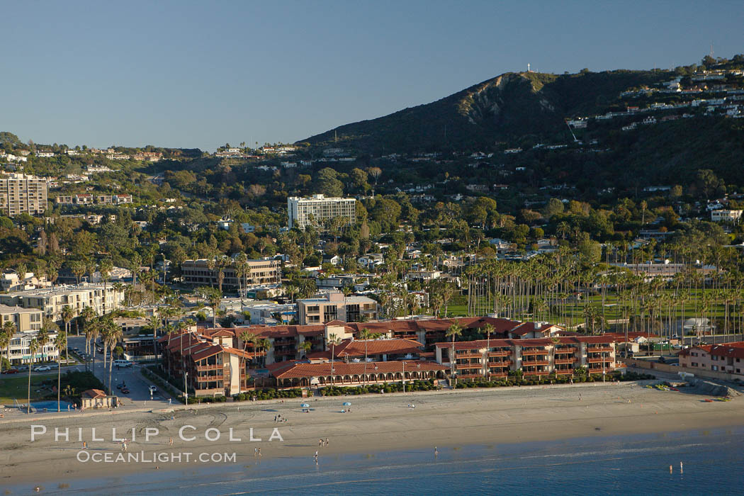 La Jolla Shores Beach, with the La Jolla Shores Hotel fronting the flat sand beach.  Mount Soledad rises in the background. California, USA, natural history stock photograph, photo id 22346