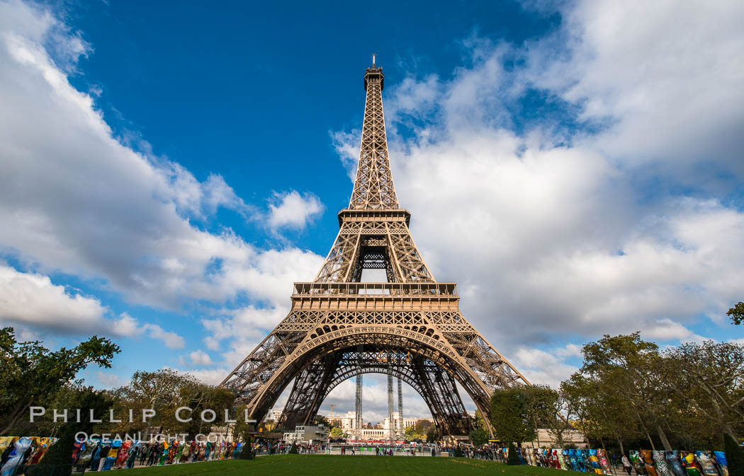 La Tour Eiffel, The Eiffel Tower is an iron lattice tower located on the Champ de Mars in Paris, named after the engineer Gustave Eiffel, who designed the tower in 1889 as the entrance arch to the 1889 World's Fair. The Eiffel tower is the tallest structure in Paris and the most-visited paid monument in the world. France, natural history stock photograph, photo id 28113