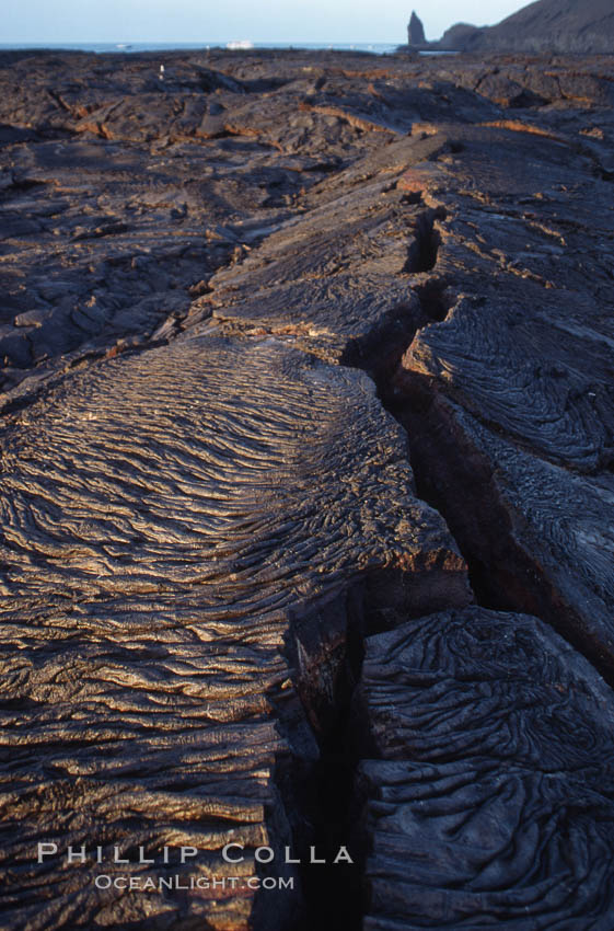 Lava crevice, Sullivan Bay. James Island, Galapagos Islands, Ecuador, natural history stock photograph, photo id 05580