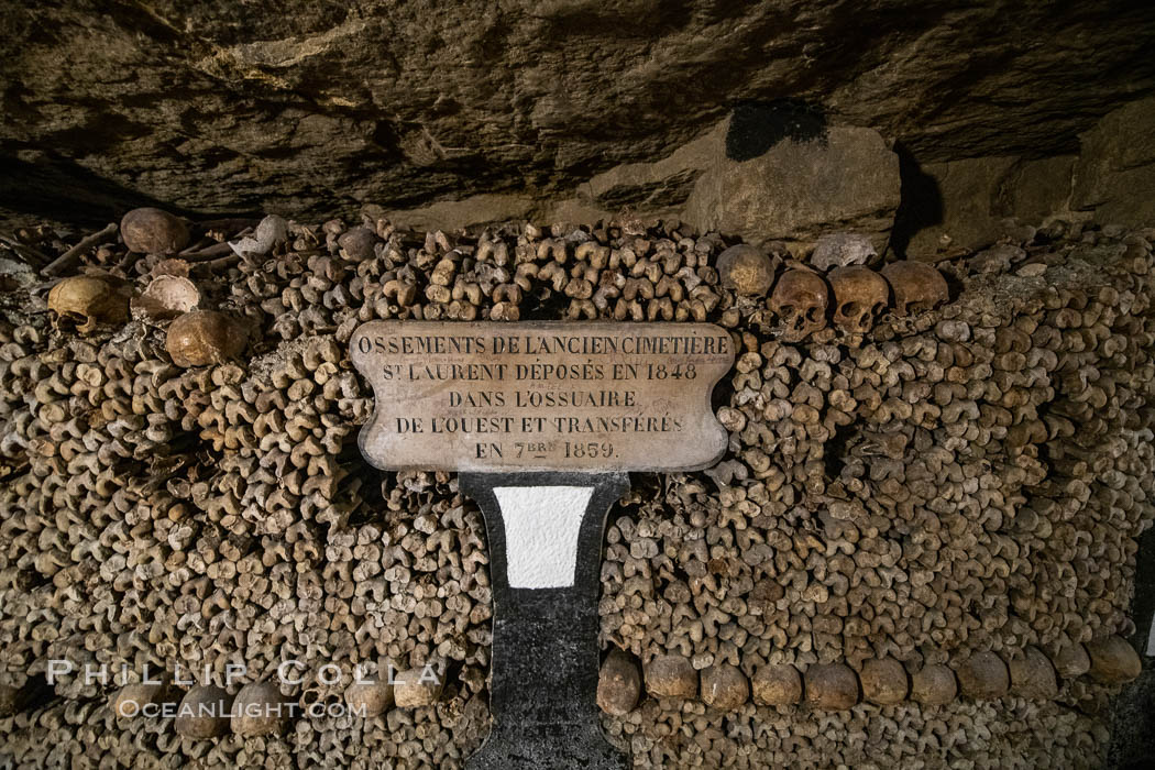 Les Catacombes de Paris, skulls and bones beneath the city of Paris. France, natural history stock photograph, photo id 35664